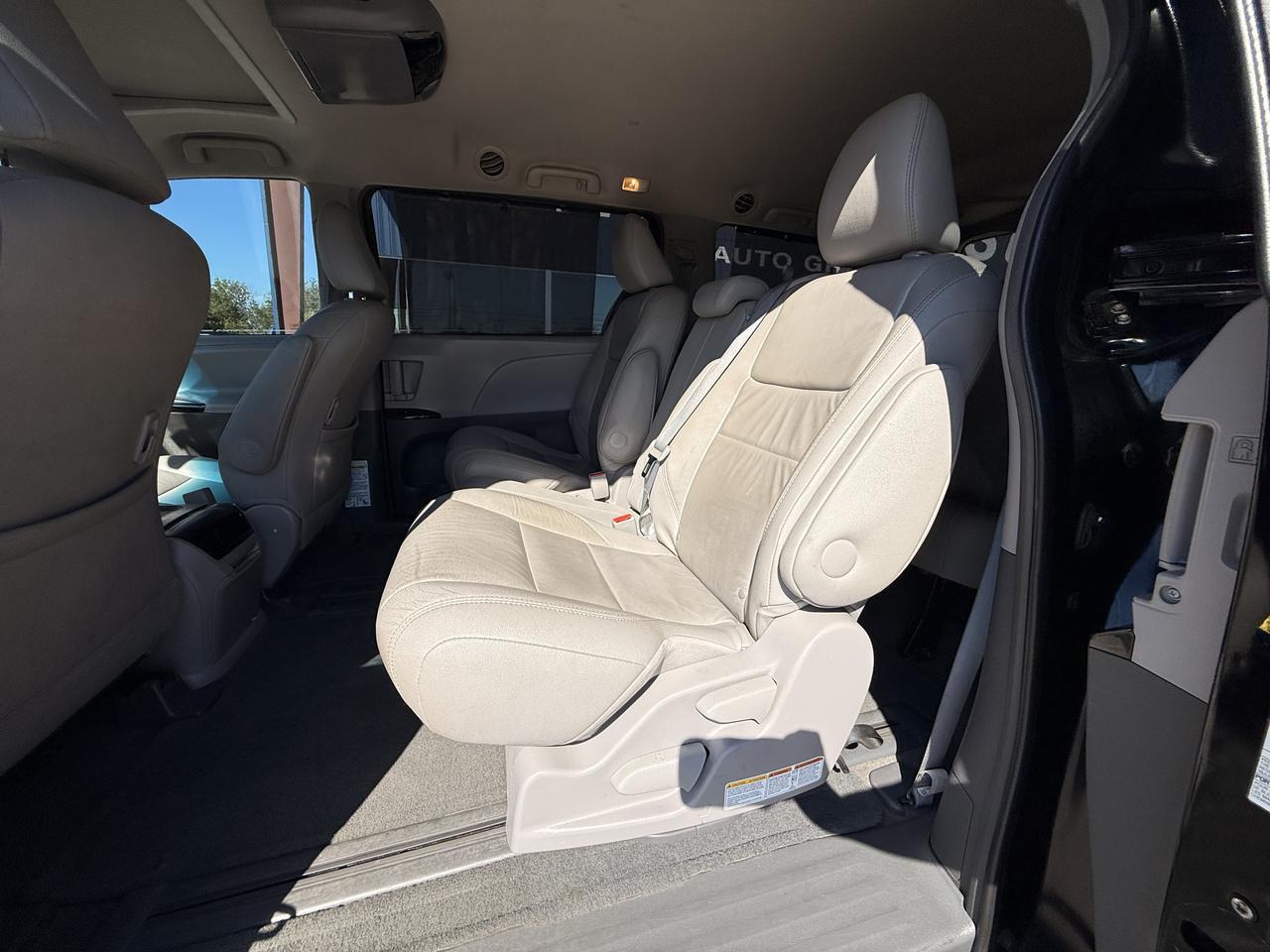 2017 TOYOTA SIENNA Austin TX