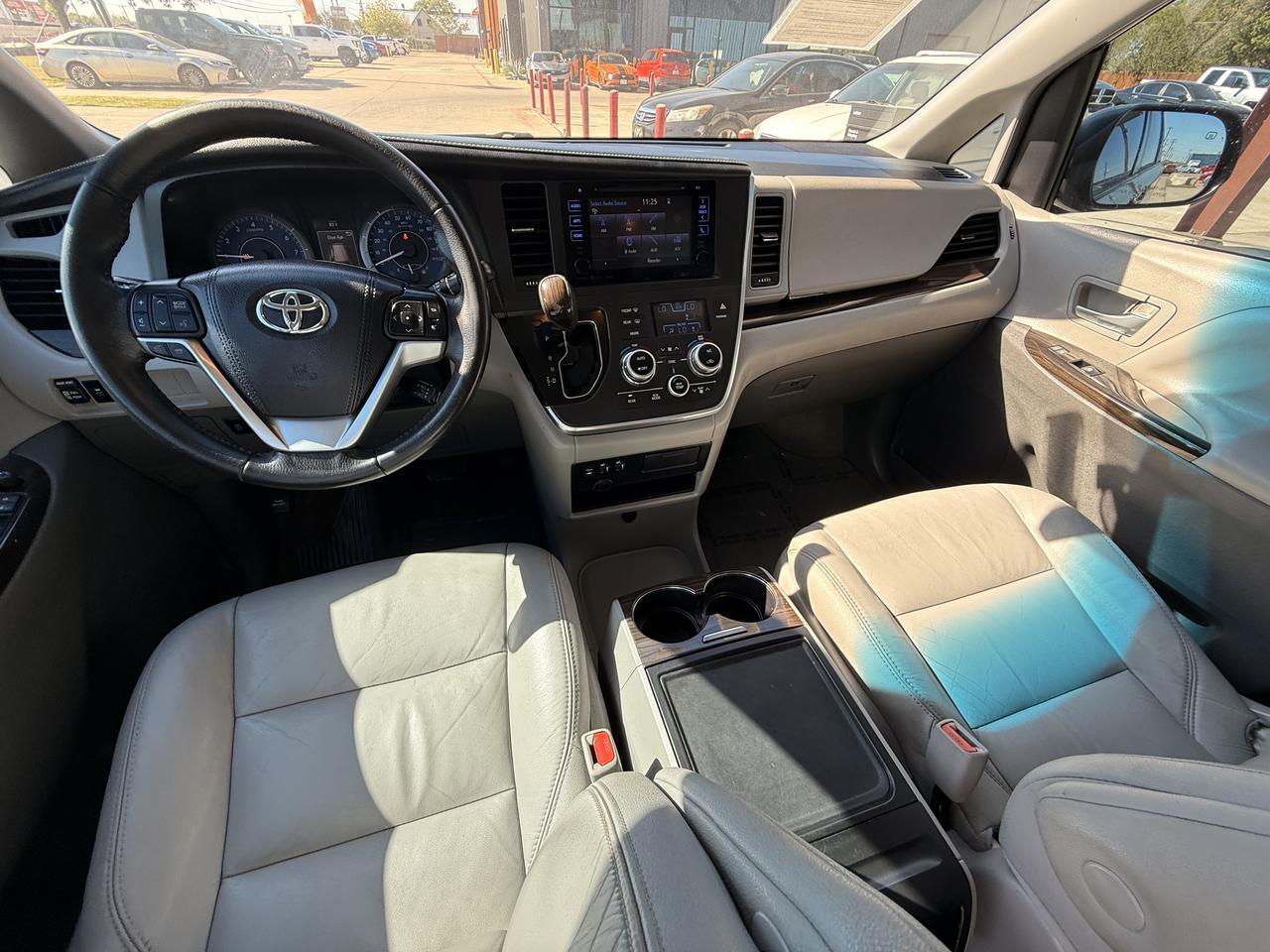 2017 TOYOTA SIENNA Austin TX