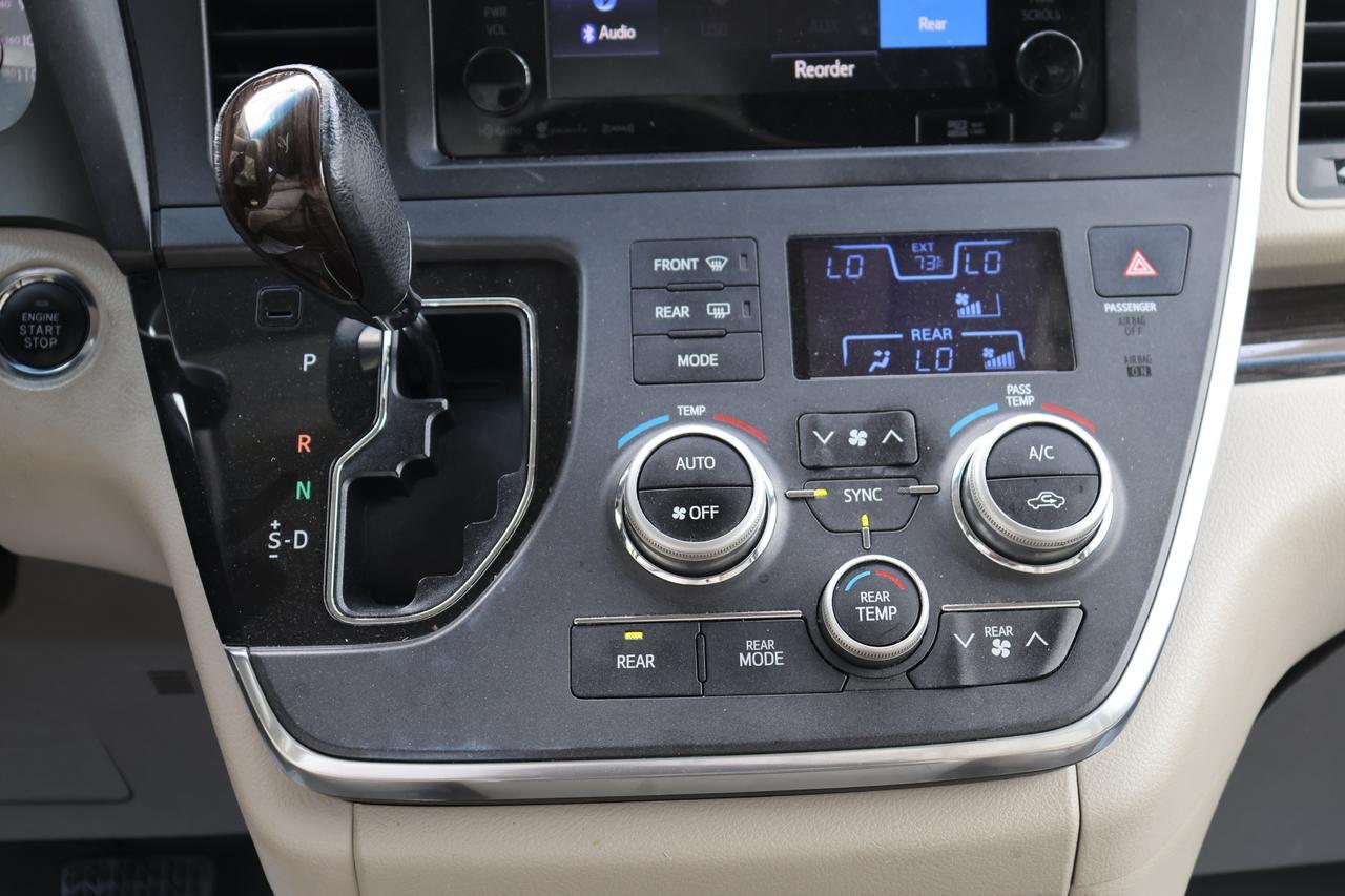 2017 TOYOTA SIENNA XLE Houston TX