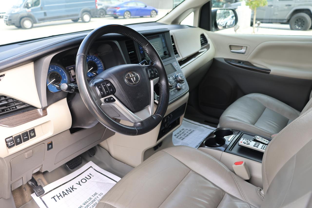 2017 TOYOTA SIENNA XLE Houston TX