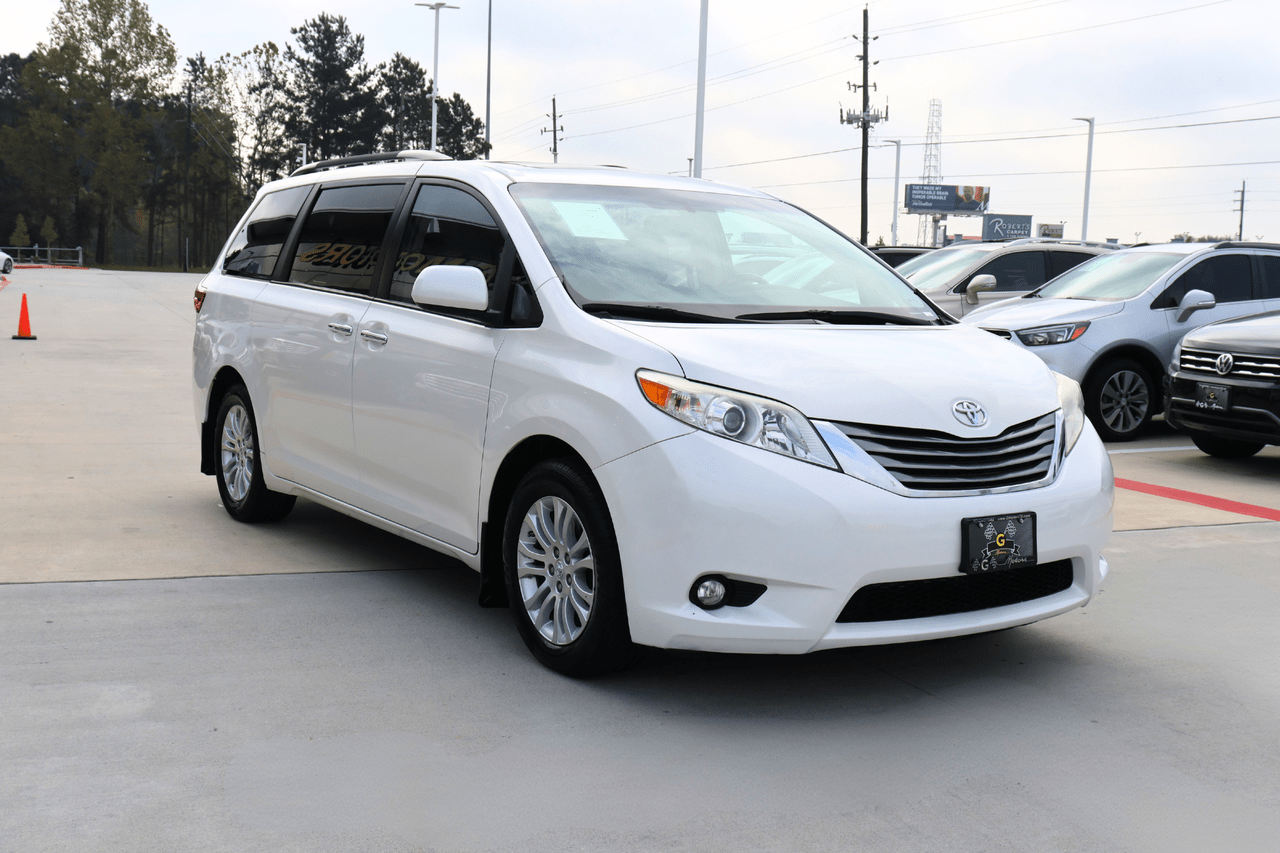 2017 TOYOTA SIENNA XLE Houston TX
