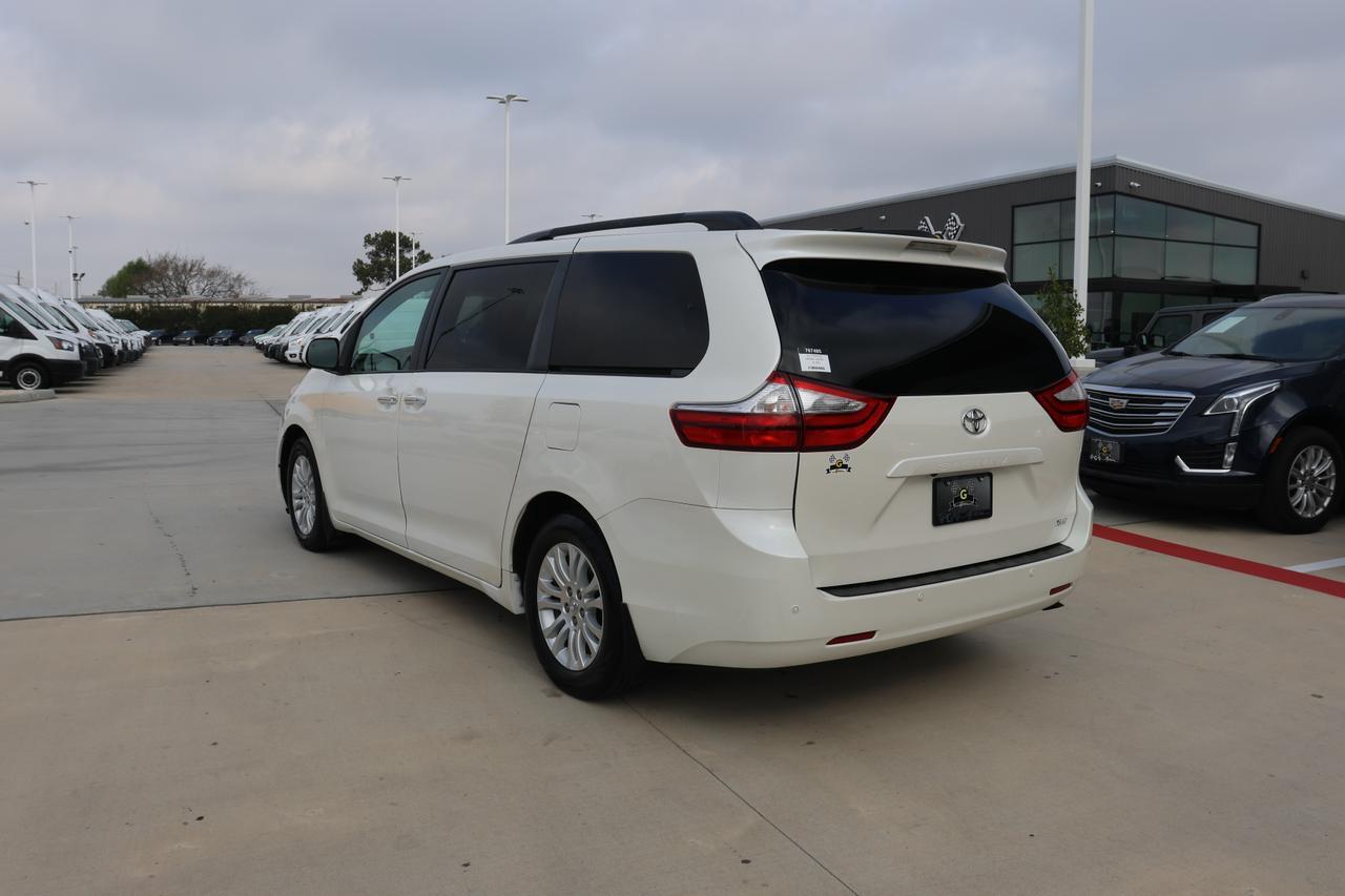 2017 TOYOTA SIENNA XLE Houston TX