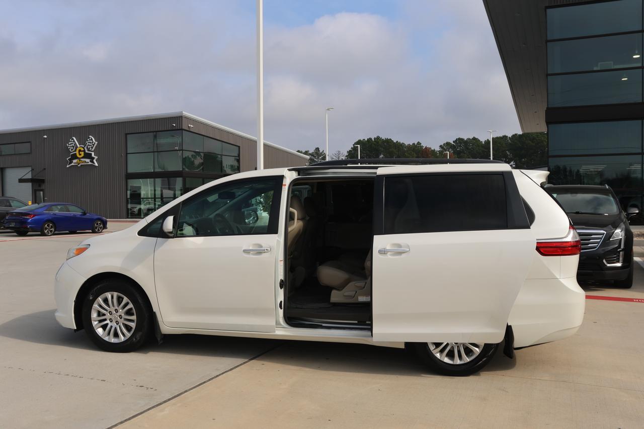 2017 TOYOTA SIENNA XLE Houston TX