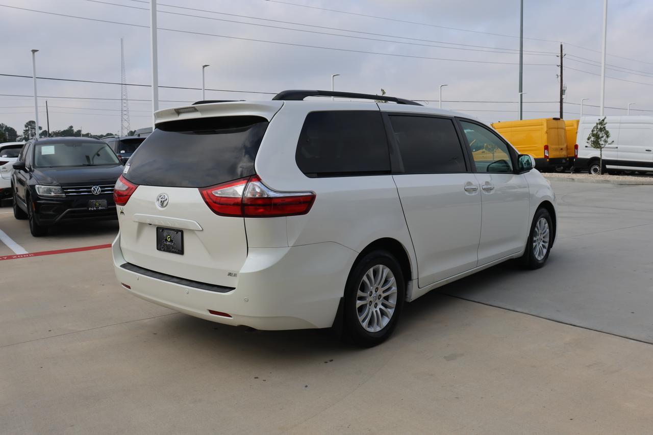 2017 TOYOTA SIENNA XLE Houston TX