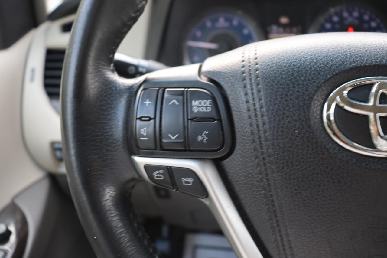 2017 TOYOTA SIENNA XLE Houston TX