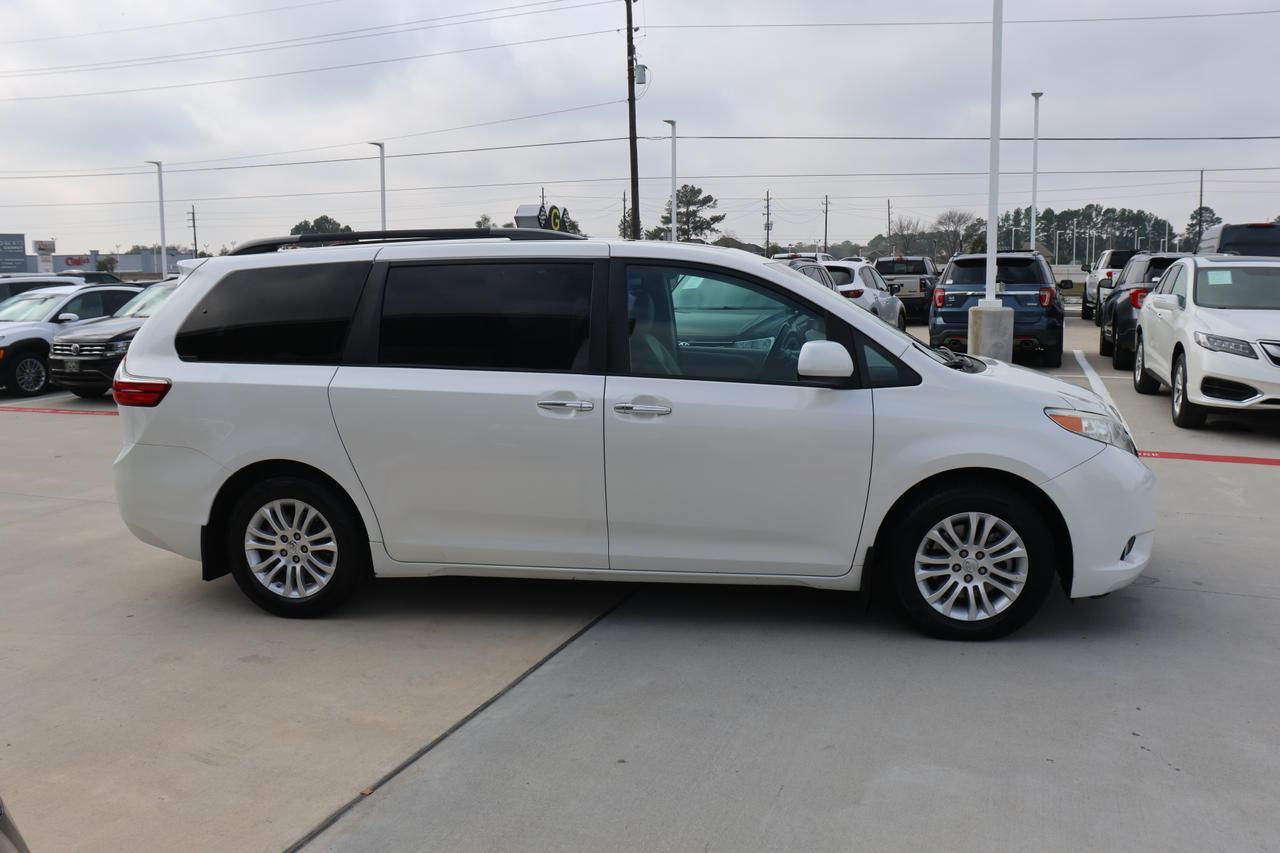 2017 TOYOTA SIENNA XLE Houston TX