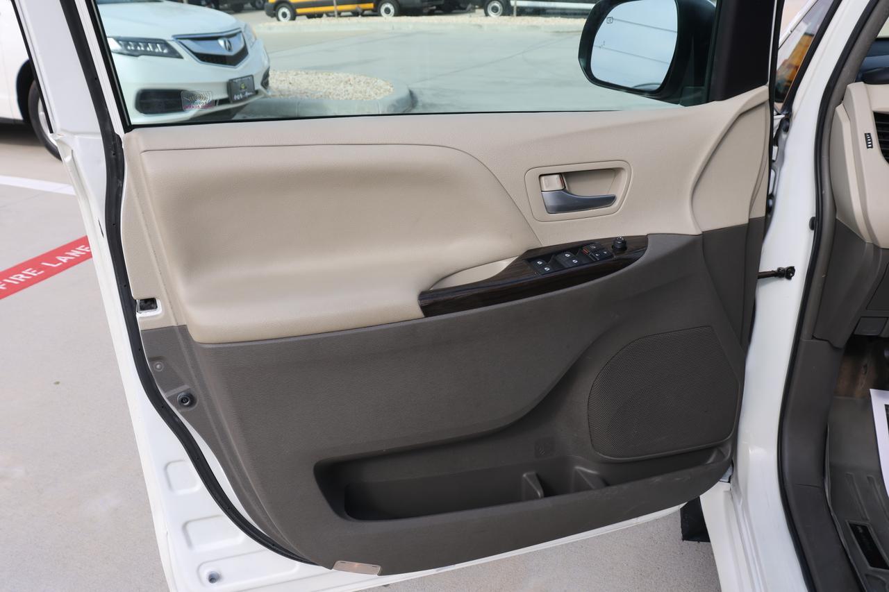 2017 TOYOTA SIENNA XLE Houston TX