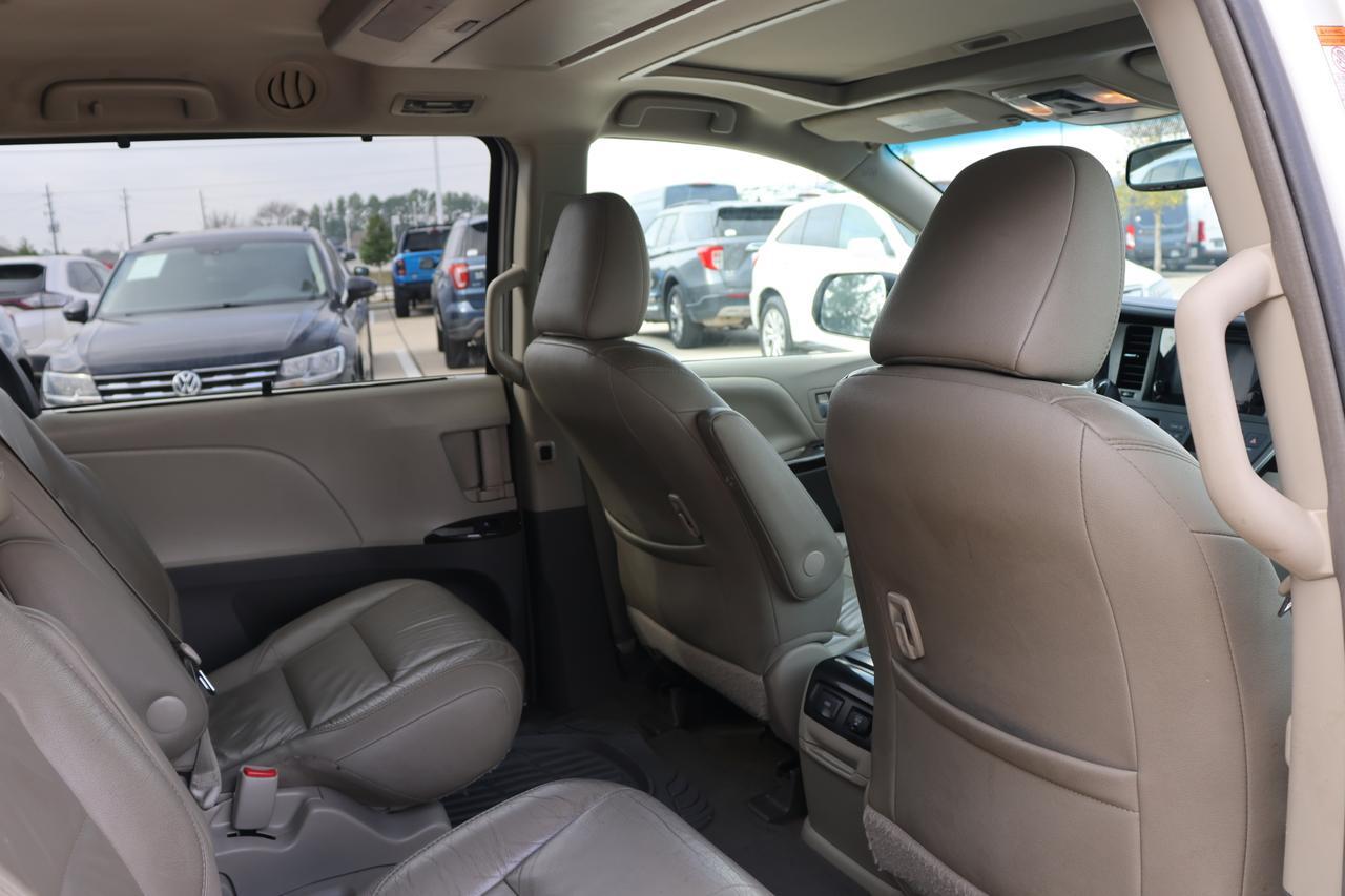 2017 TOYOTA SIENNA XLE Houston TX