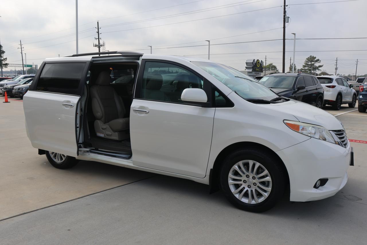 2017 TOYOTA SIENNA XLE Houston TX