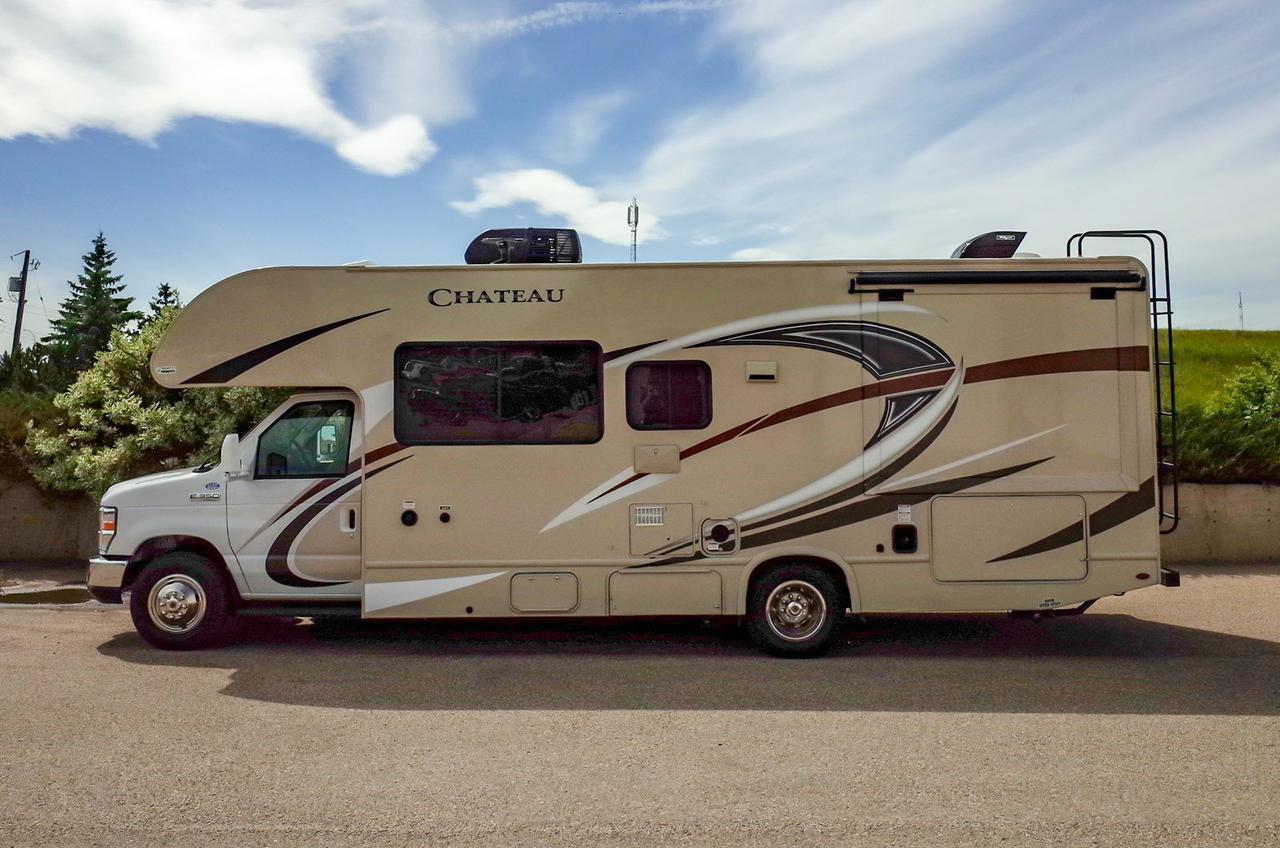2017 Thor Chateau 26B Class C Motorhome Red Deer AB