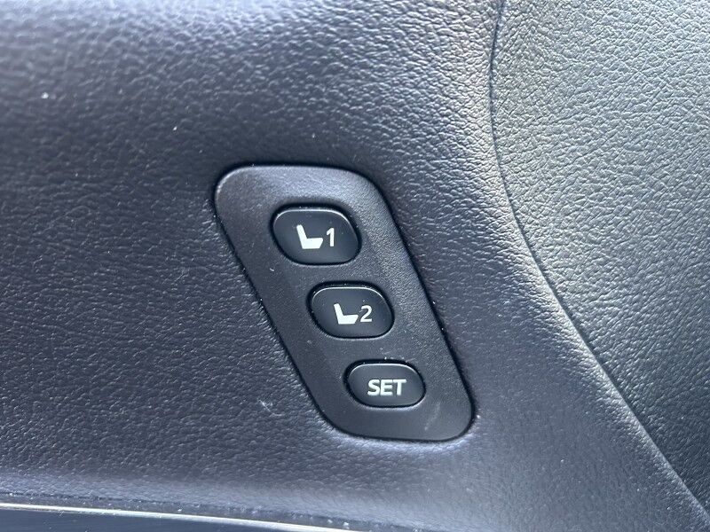 2017 Toyota Avalon Limited Whitinsville MA