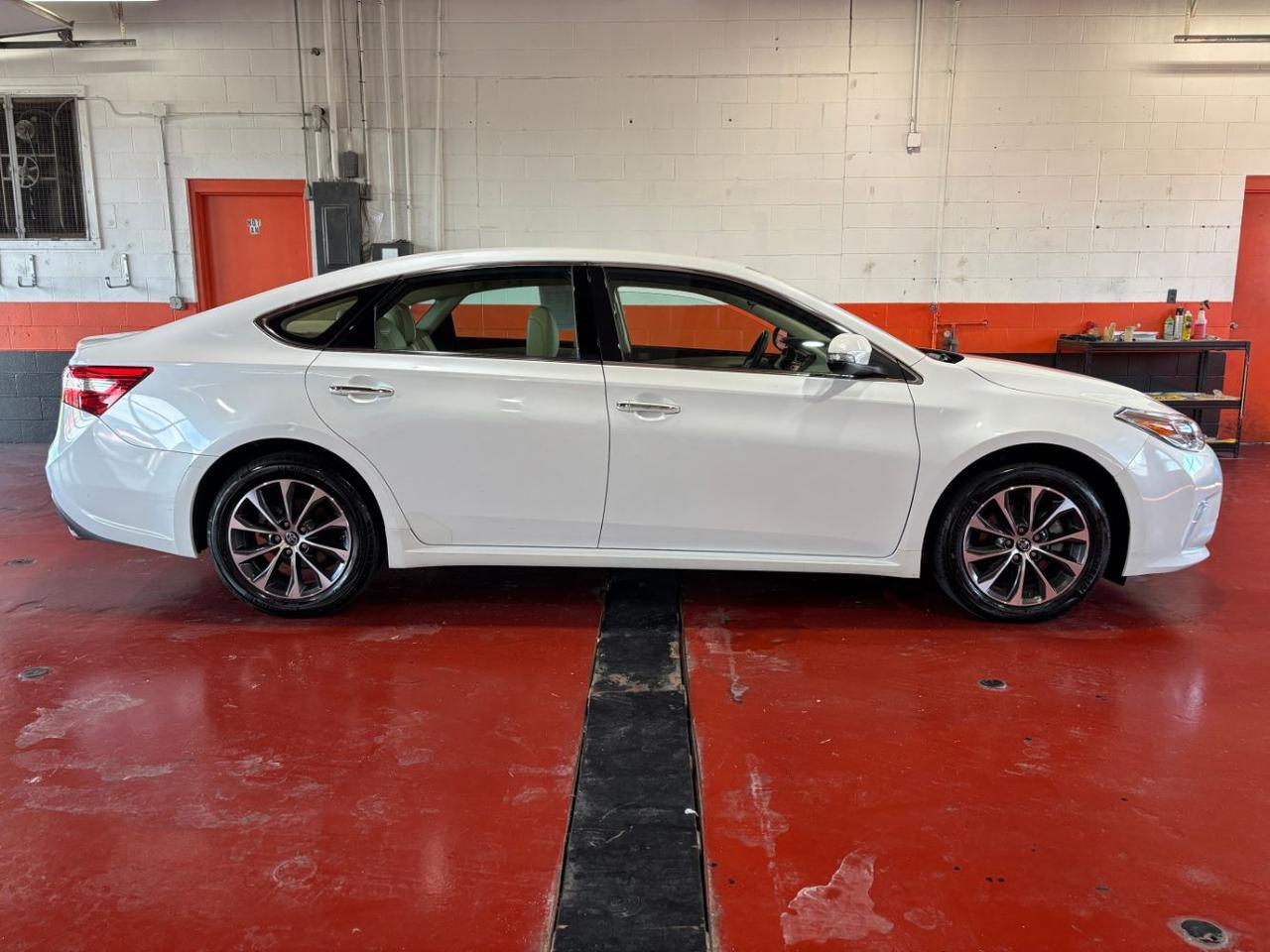 2017 Toyota Avalon XLE