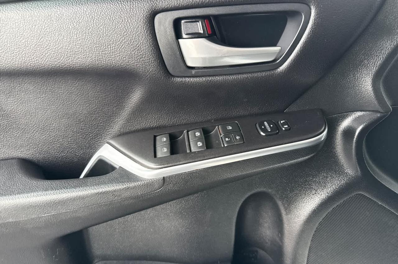 2017 Toyota Camry Hybrid SE Roseville CA