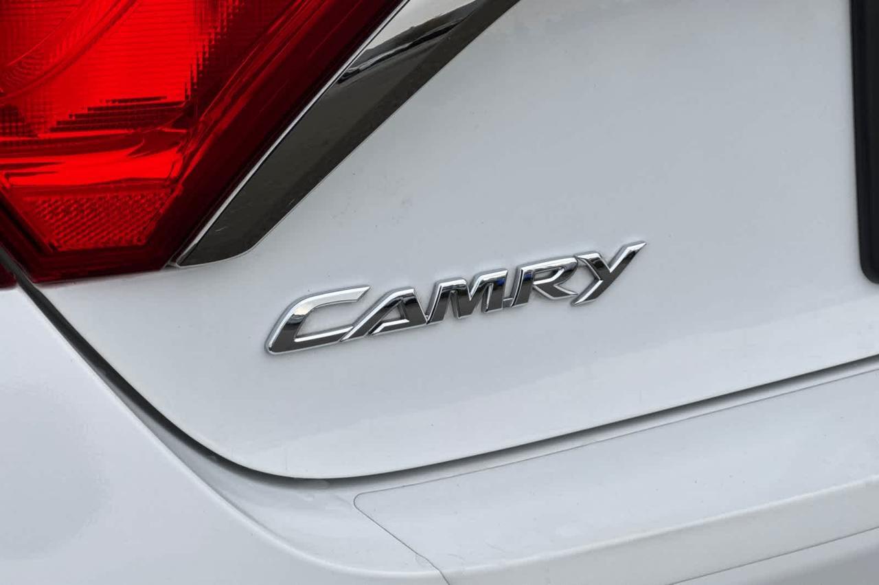 2017 Toyota Camry Hybrid SE Roseville CA