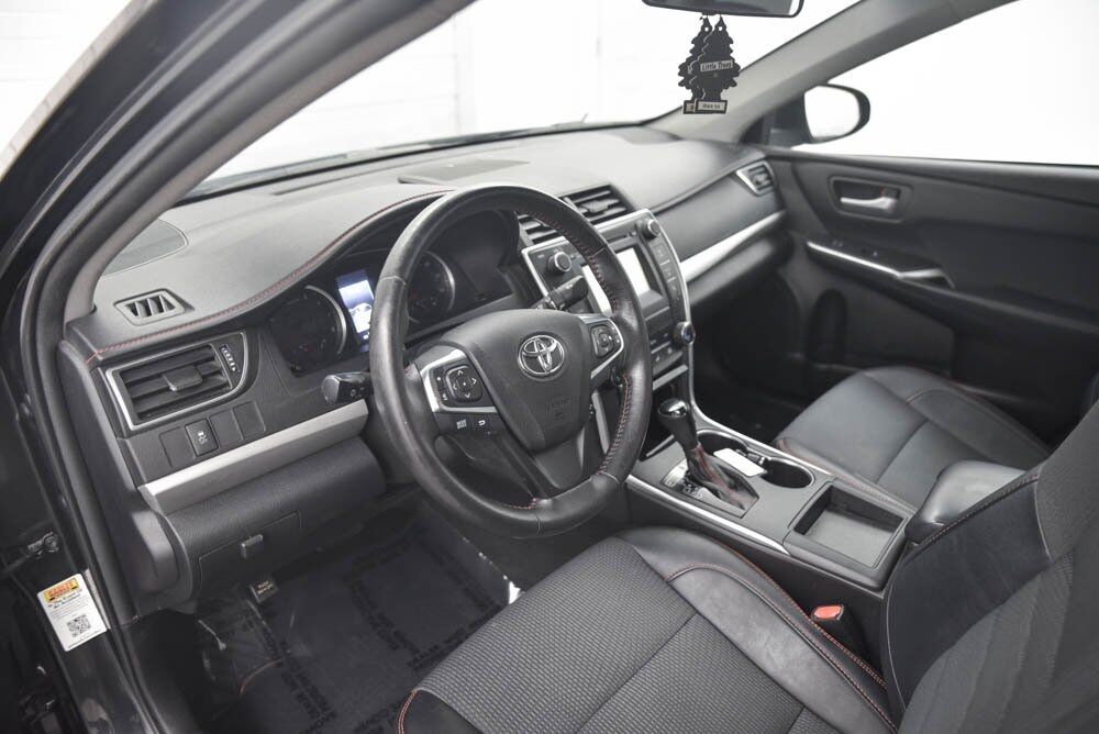 2017 Toyota Camry SE Akron OH