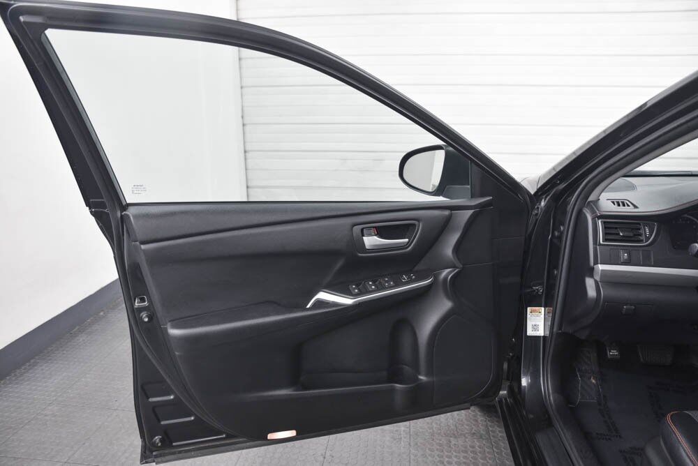 2017 Toyota Camry SE Akron OH