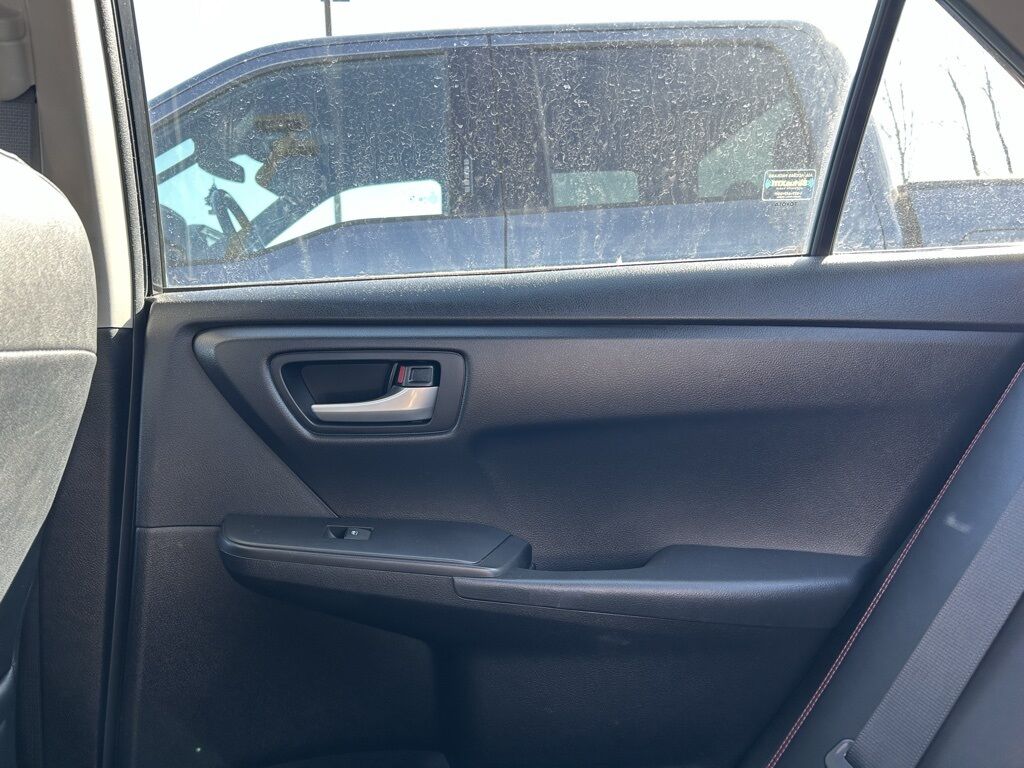 2017 Toyota Camry SE Crestwood KY