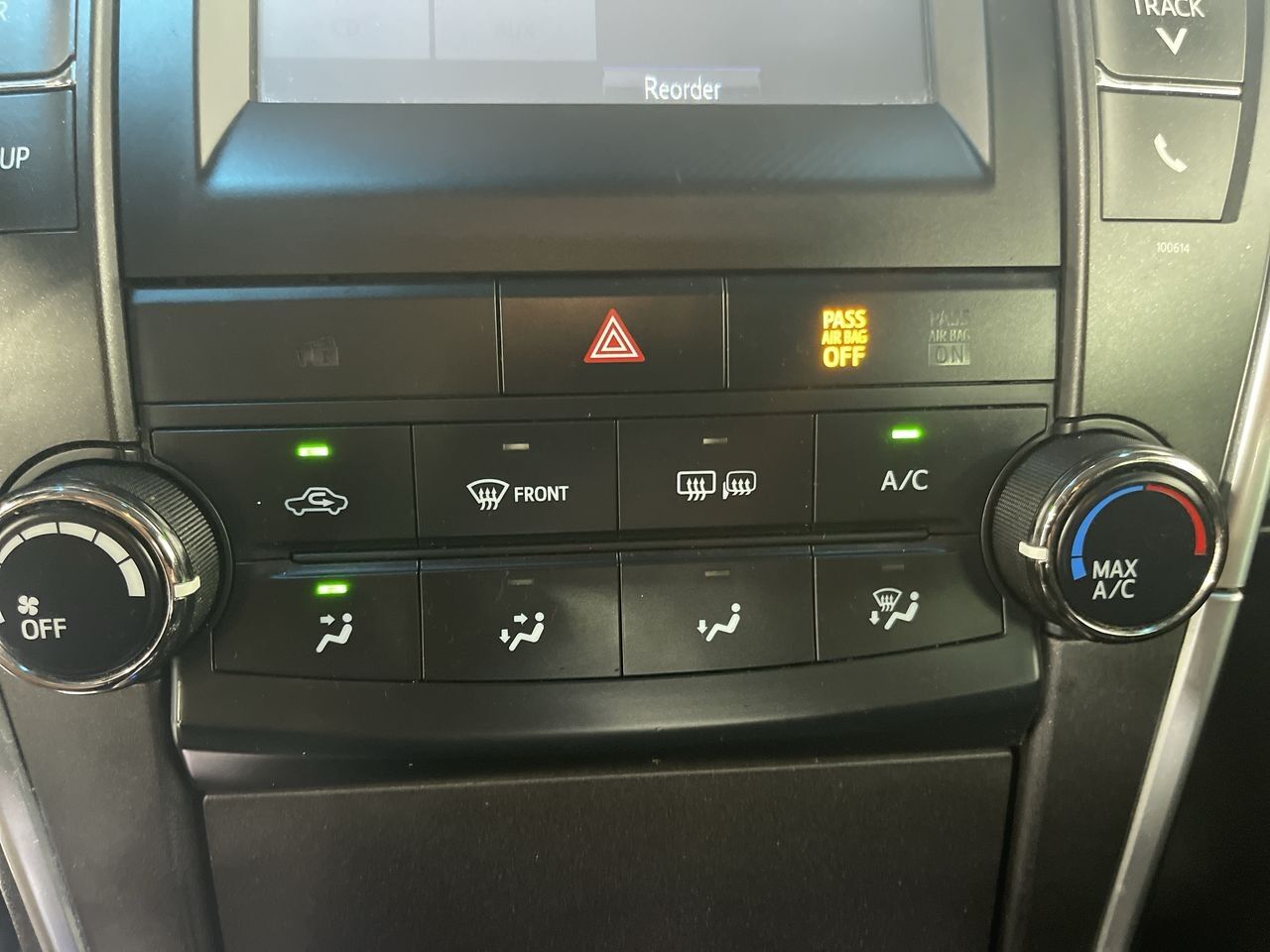 2017 Toyota Camry SE - Photo 18