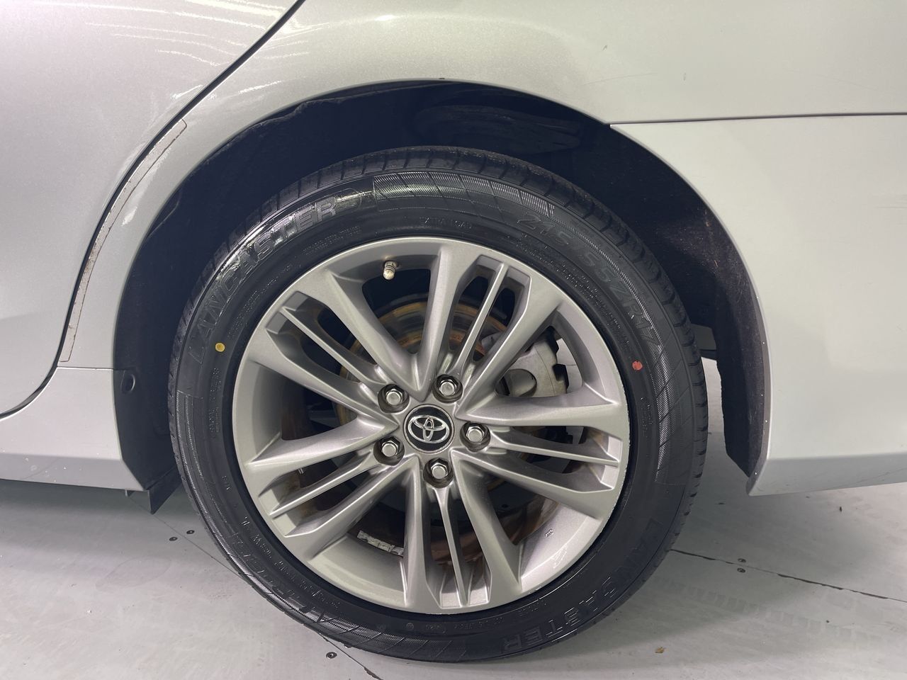 2017 Toyota Camry SE - Photo 10
