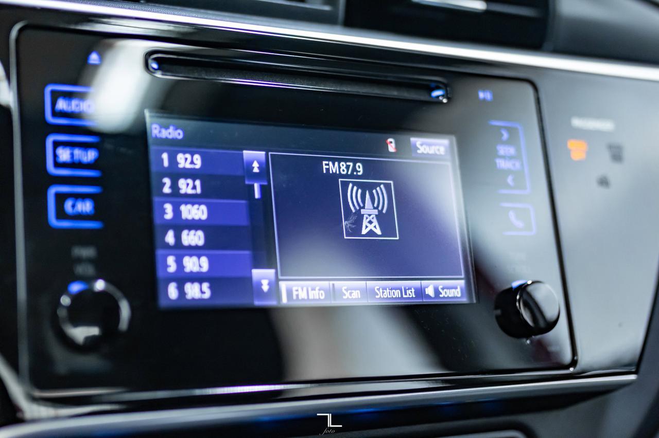 2017 Toyota Corolla SE Leather Roof BCam Red Deer AB