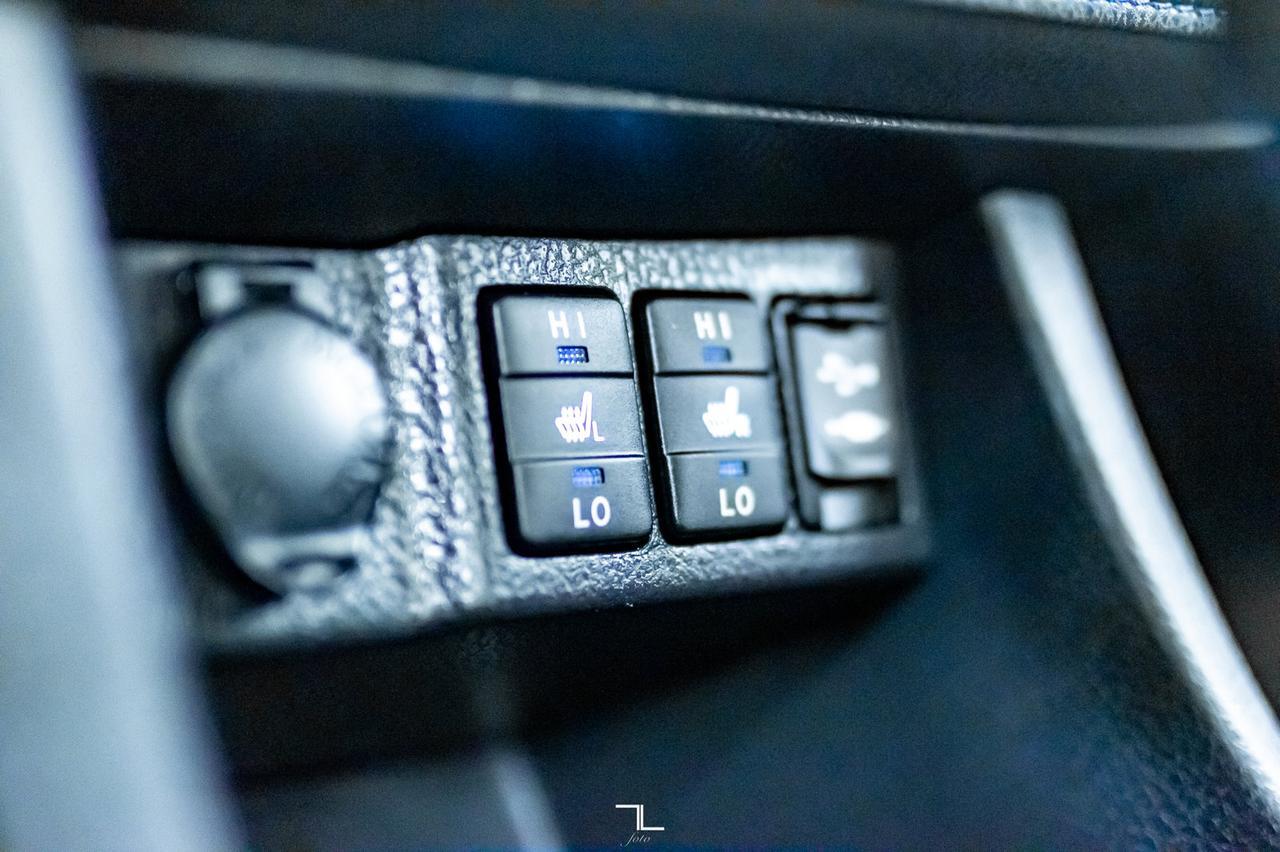 2017 Toyota Corolla SE Leather Roof BCam Red Deer AB