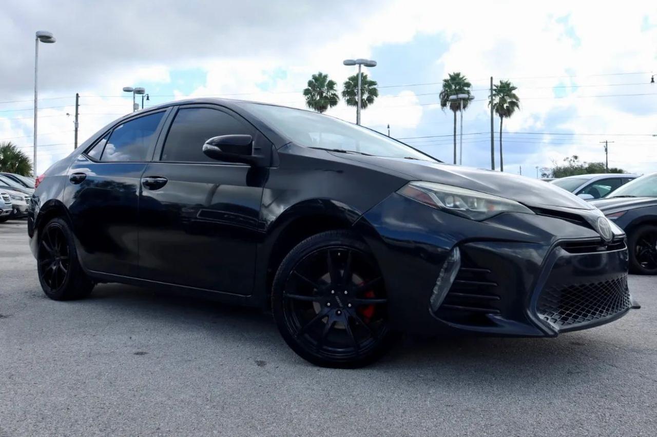 2017 Toyota Corolla SE SEDAN