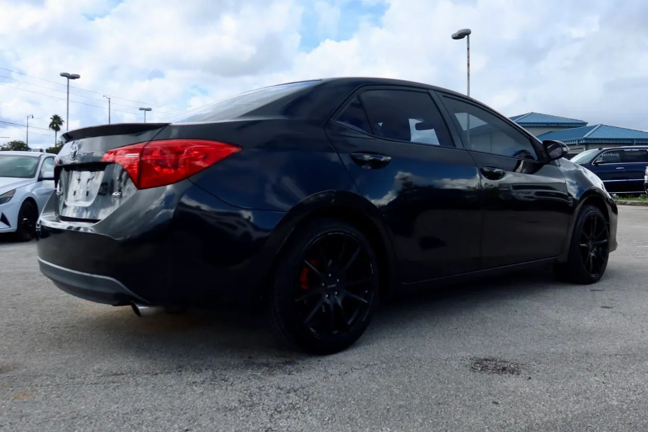 2017 Toyota Corolla SE SEDAN