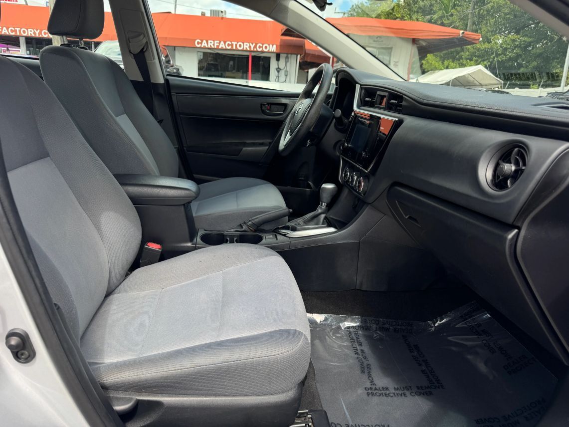 2017 Toyota Corolla SE Sedan 4D