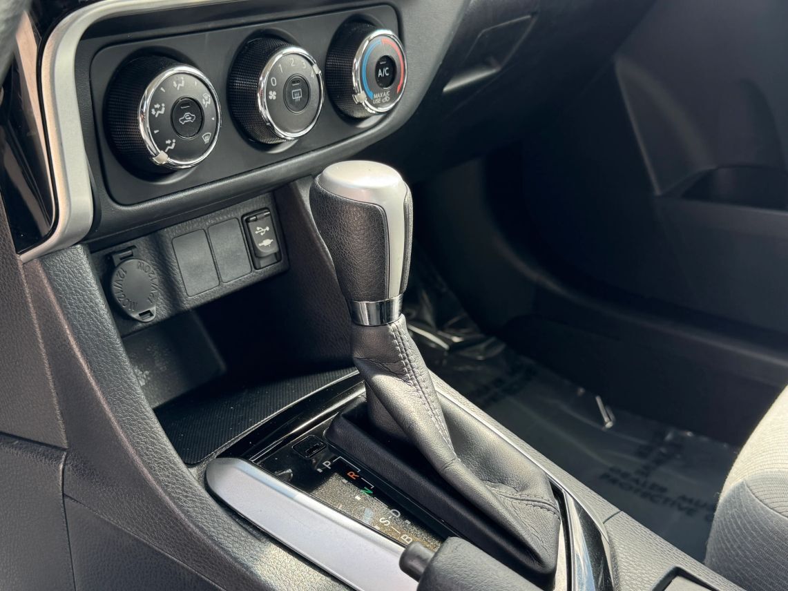 2017 Toyota Corolla SE Sedan 4D