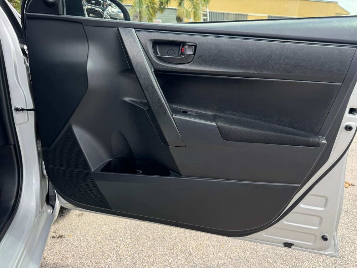 2017 Toyota Corolla SE Sedan 4D