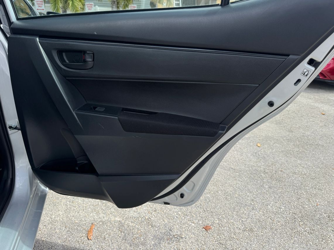 2017 Toyota Corolla SE Sedan 4D