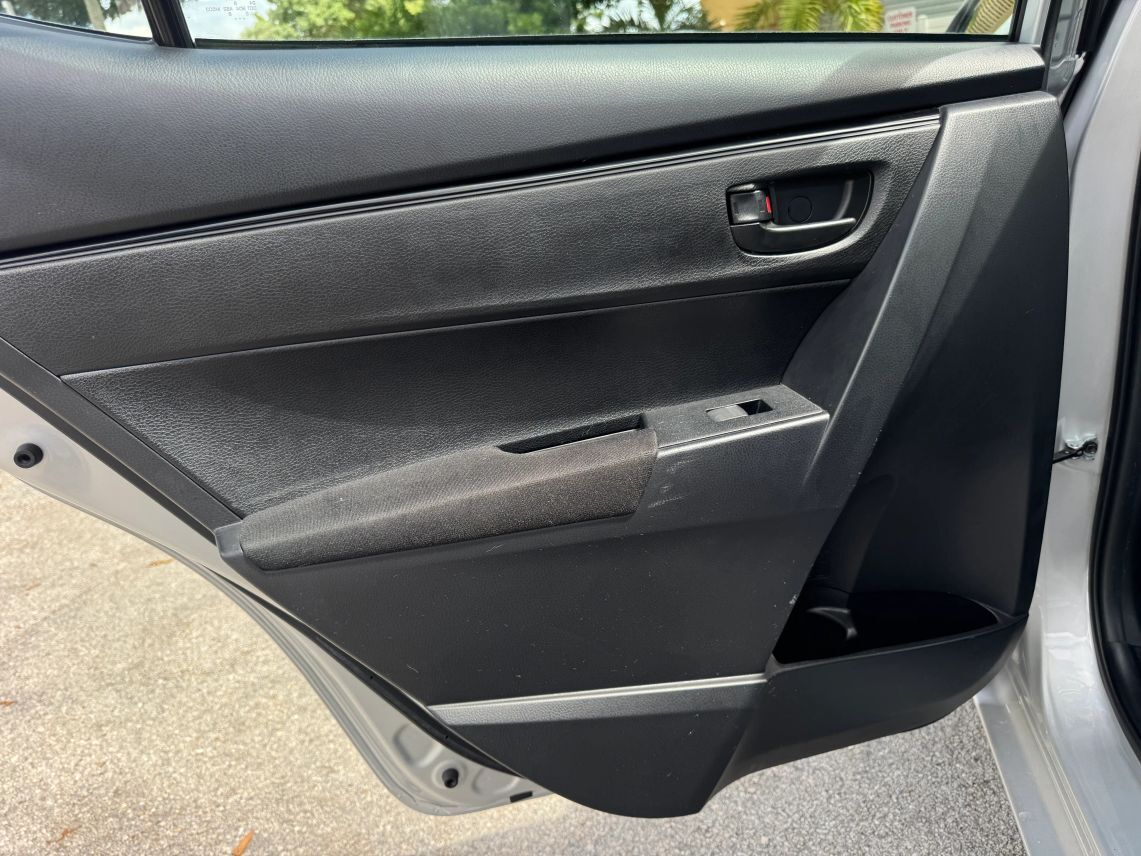 2017 Toyota Corolla SE Sedan 4D