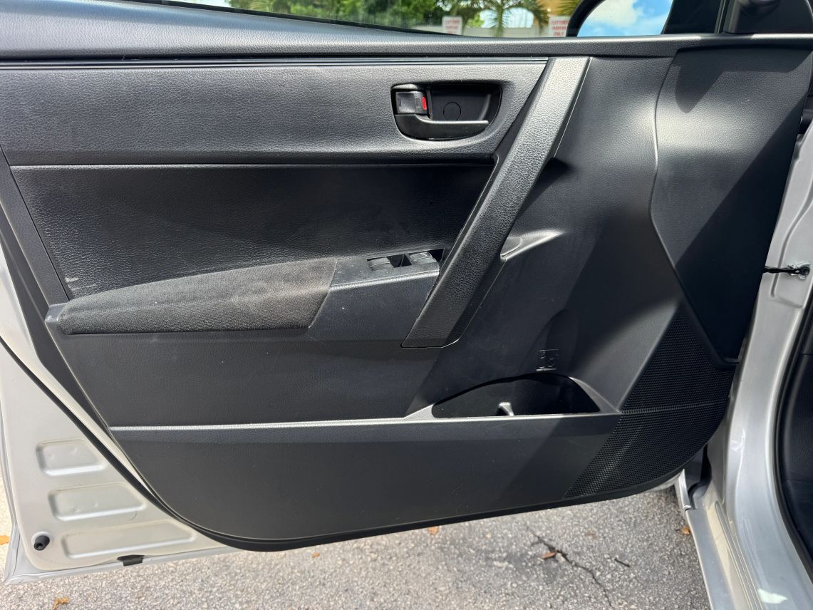 2017 Toyota Corolla SE Sedan 4D