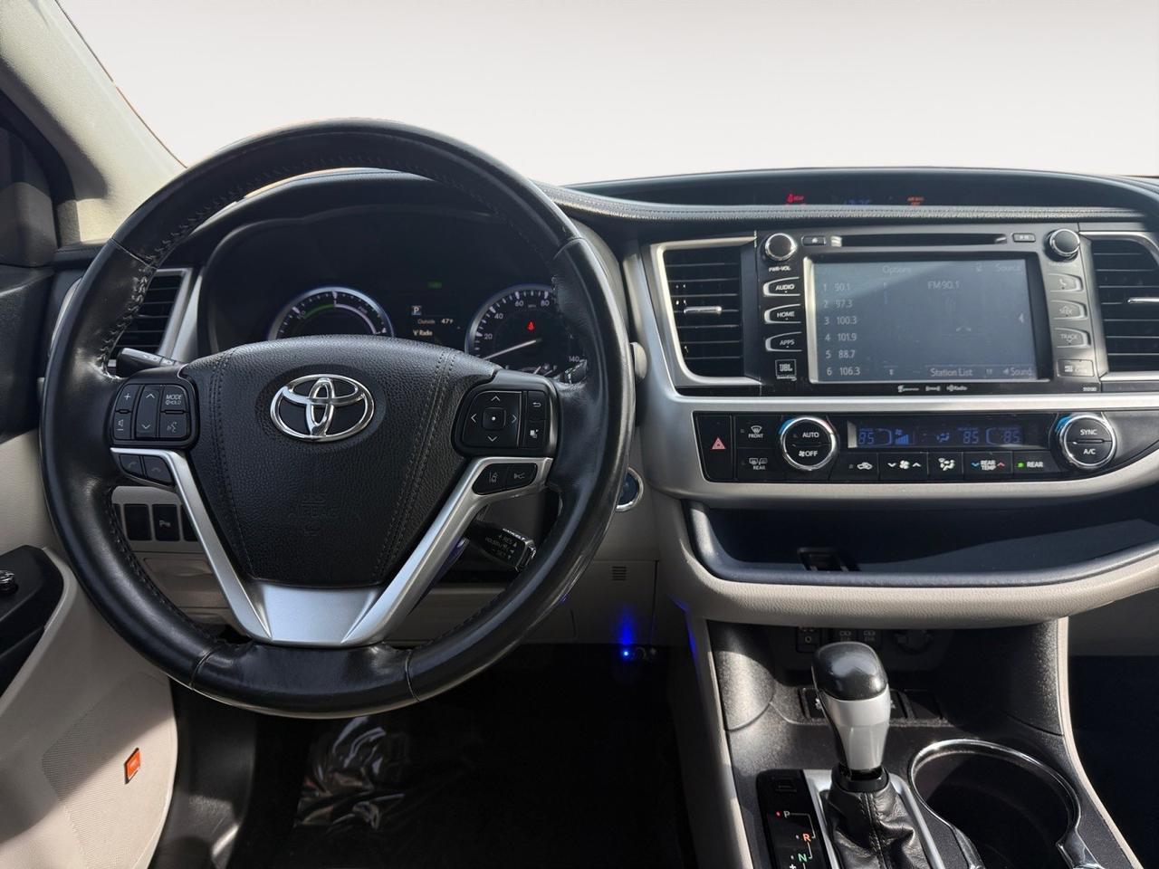 2017 Toyota Highlander Hybrid Limited Platinum, HEATED SEATS, HEATED 2ND ROW, SUNROOF, UNIVERSAL GARAGE DOOR OPENER, POWER LIFTGATE, POWER AND HEATED MIRRORS, MEMORY DRIVER SEAT, CAPTAINS CHAIRS, 3RD ROW, COME AND TEST DRIVE THIS TOYOTA HIGHLANDER TODAY!