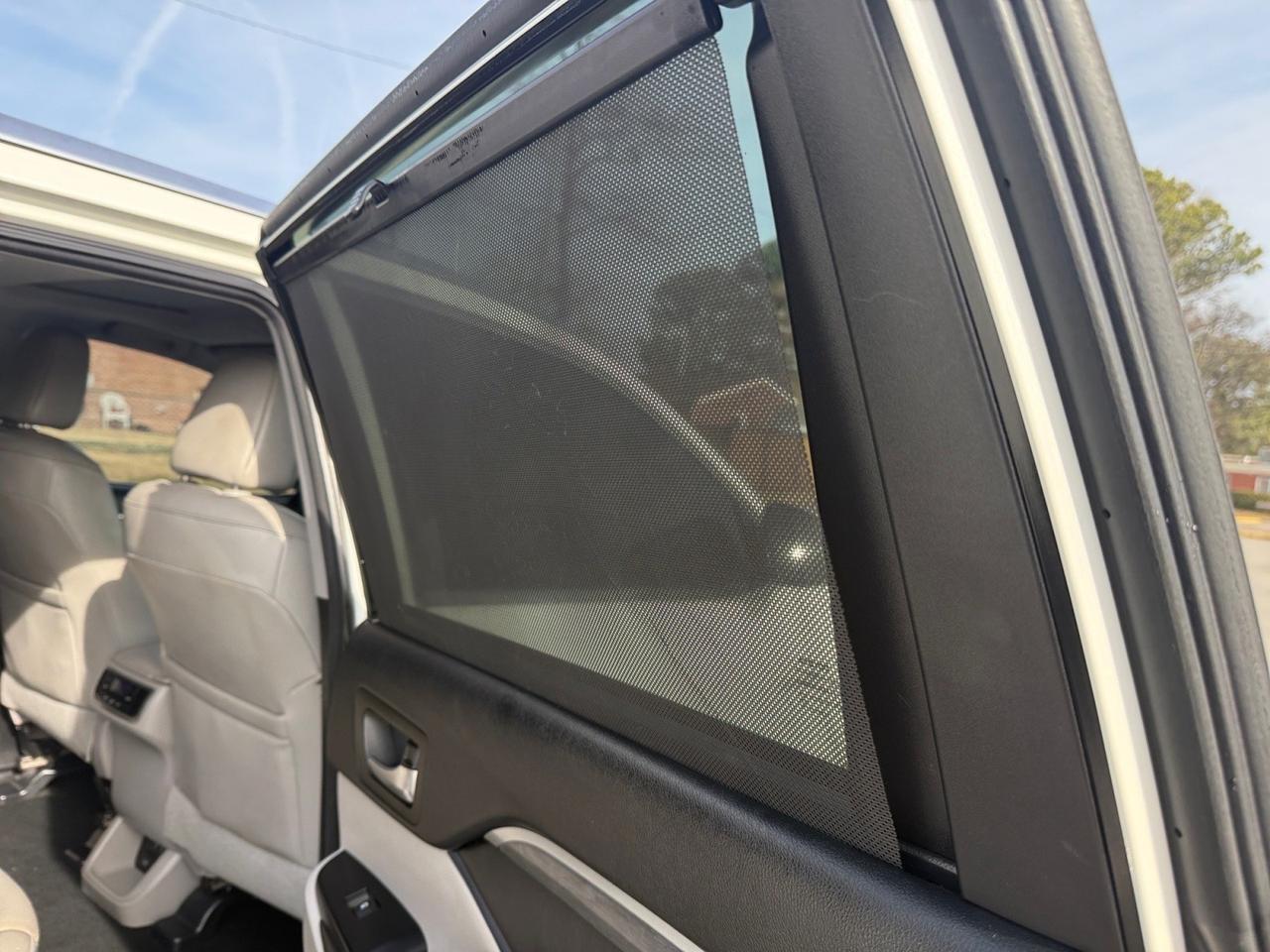 2017 Toyota Highlander Hybrid Limited Platinum, HEATED SEATS, HEATED 2ND ROW, SUNROOF, UNIVERSAL GARAGE DOOR OPENER, POWER LIFTGATE, POWER AND HEATED MIRRORS, MEMORY DRIVER SEAT, CAPTAINS CHAIRS, 3RD ROW, COME AND TEST DRIVE THIS TOYOTA HIGHLANDER TODAY! Norfolk VA