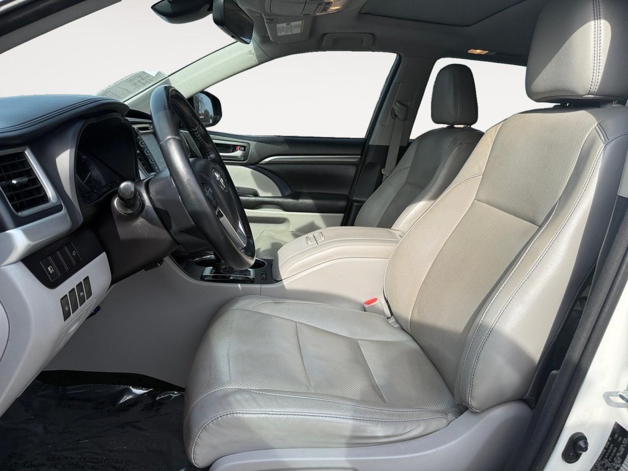 2017 Toyota Highlander Hybrid Limited Platinum, HEATED SEATS, HEATED 2ND ROW, SUNROOF, UNIVERSAL GARAGE DOOR OPENER, POWER LIFTGATE, POWER AND HEATED MIRRORS, MEMORY DRIVER SEAT, CAPTAINS CHAIRS, 3RD ROW, COME AND TEST DRIVE THIS TOYOTA HIGHLANDER TODAY! Norfolk VA