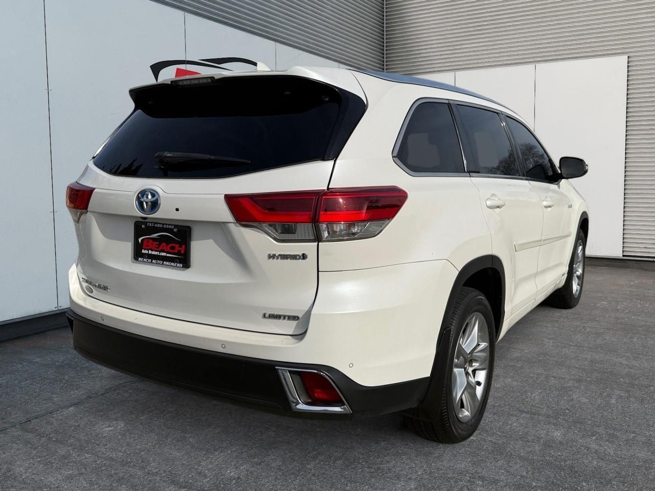 2017 Toyota Highlander Hybrid Limited Platinum, HEATED SEATS, HEATED 2ND ROW, SUNROOF, UNIVERSAL GARAGE DOOR OPENER, POWER LIFTGATE, POWER AND HEATED MIRRORS, MEMORY DRIVER SEAT, CAPTAINS CHAIRS, 3RD ROW, COME AND TEST DRIVE THIS TOYOTA HIGHLANDER TODAY! Norfolk VA
