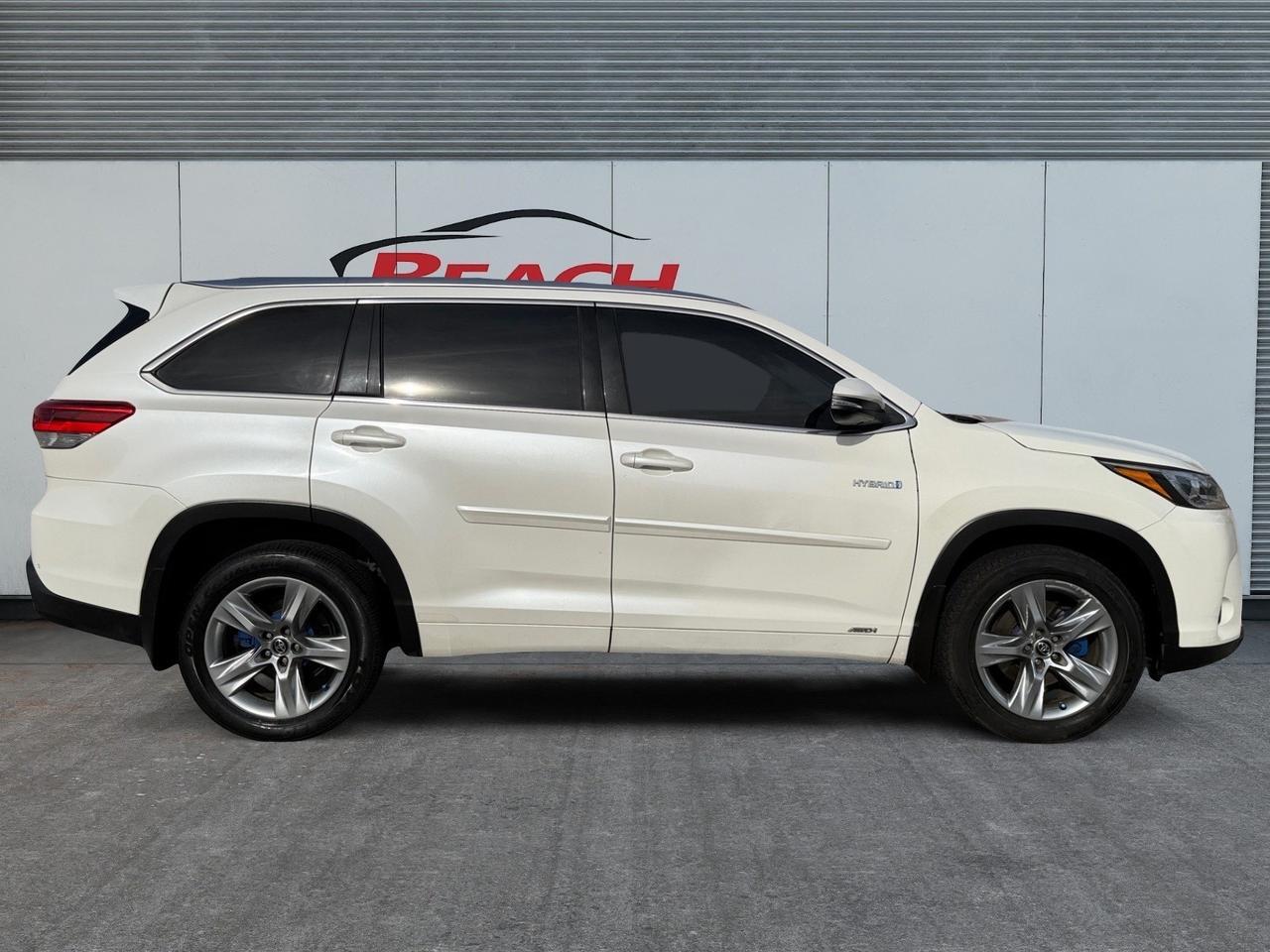 2017 Toyota Highlander Hybrid Limited Platinum, HEATED SEATS, HEATED 2ND ROW, SUNROOF, UNIVERSAL GARAGE DOOR OPENER, POWER LIFTGATE, POWER AND HEATED MIRRORS, MEMORY DRIVER SEAT, CAPTAINS CHAIRS, 3RD ROW, COME AND TEST DRIVE THIS TOYOTA HIGHLANDER TODAY! Norfolk VA