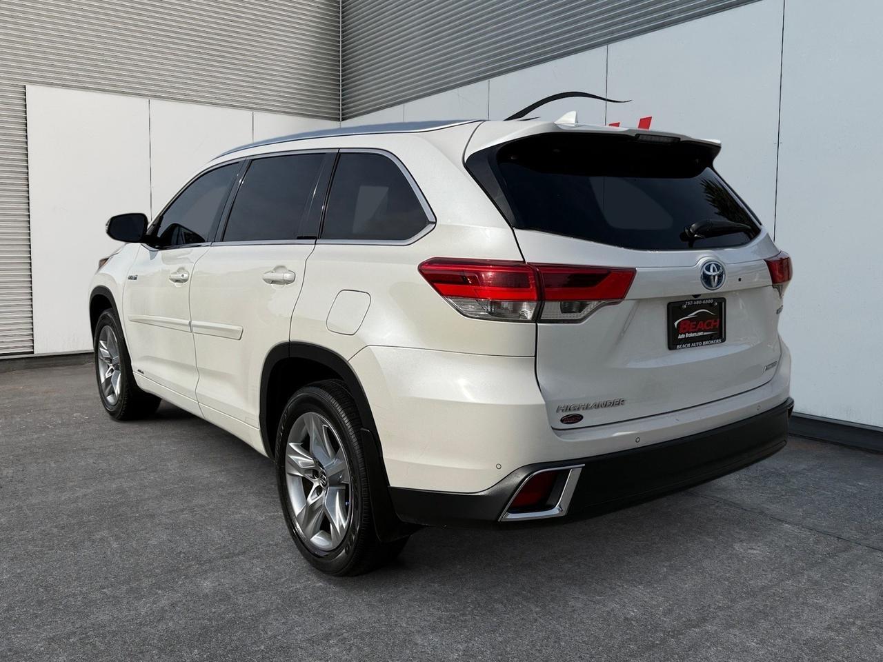 2017 Toyota Highlander Hybrid Limited Platinum, HEATED SEATS, HEATED 2ND ROW, SUNROOF, UNIVERSAL GARAGE DOOR OPENER, POWER LIFTGATE, POWER AND HEATED MIRRORS, MEMORY DRIVER SEAT, CAPTAINS CHAIRS, 3RD ROW, COME AND TEST DRIVE THIS TOYOTA HIGHLANDER TODAY! Norfolk VA