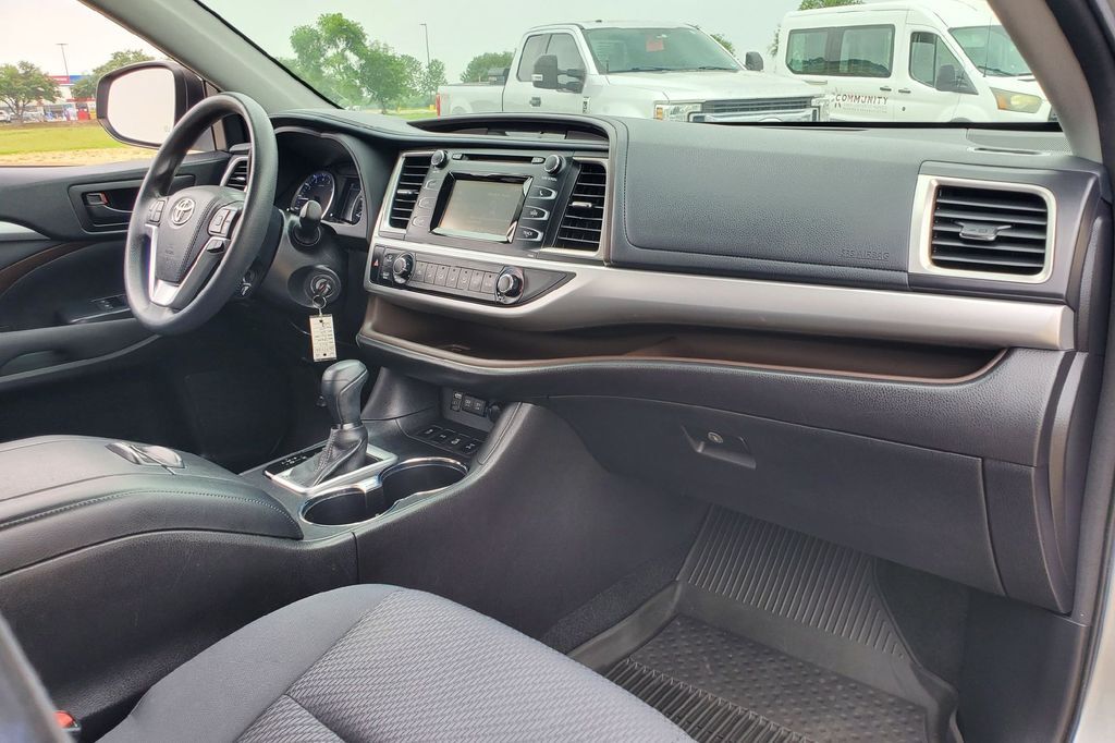 2017 Toyota Highlander LE Hondo TX