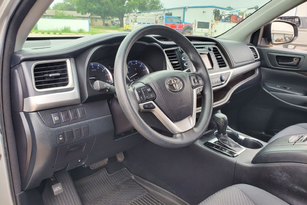 2017 Toyota Highlander LE