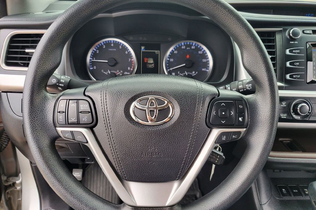 2017 Toyota Highlander LE Hondo TX