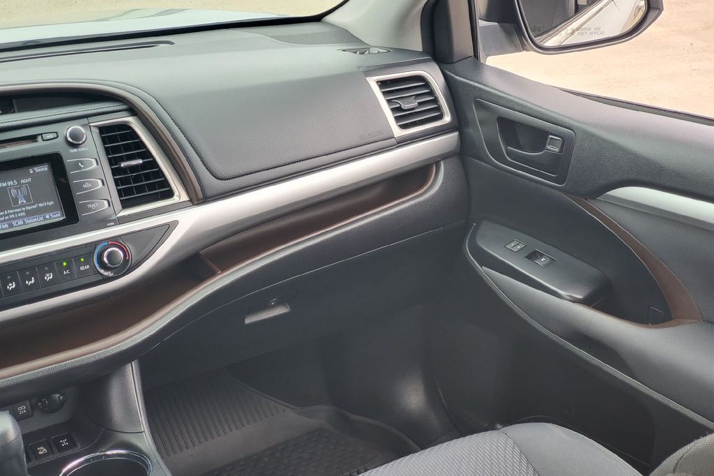 2017 Toyota Highlander LE Hondo TX
