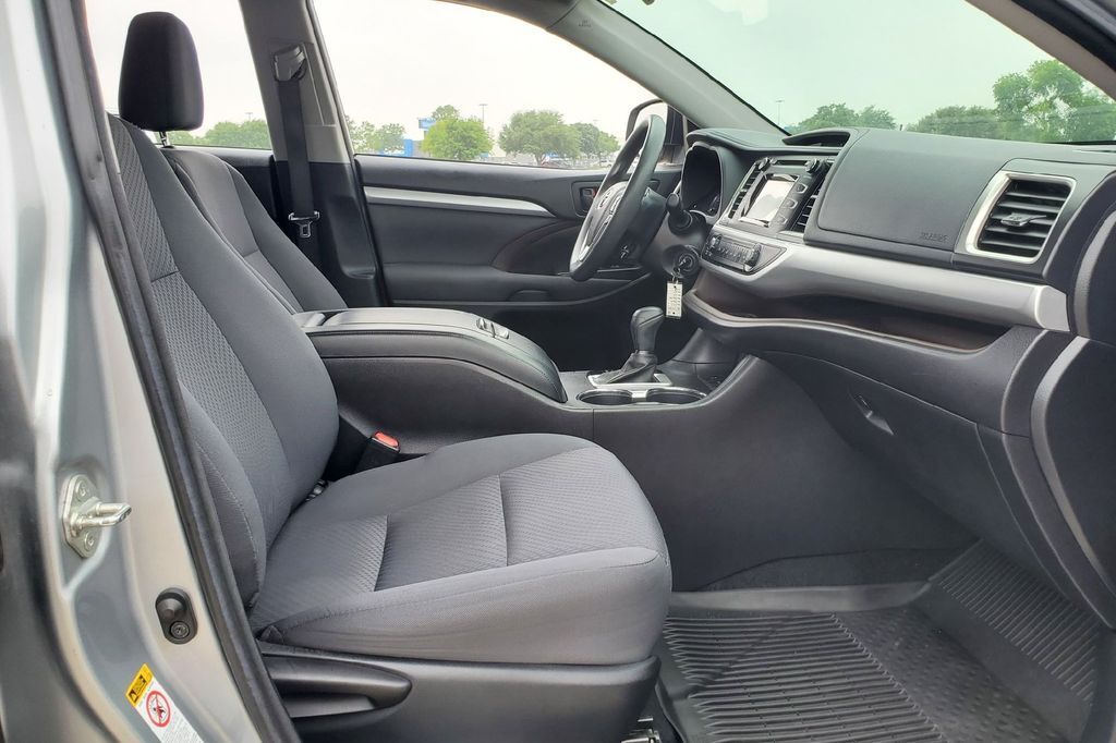 2017 Toyota Highlander LE Hondo TX