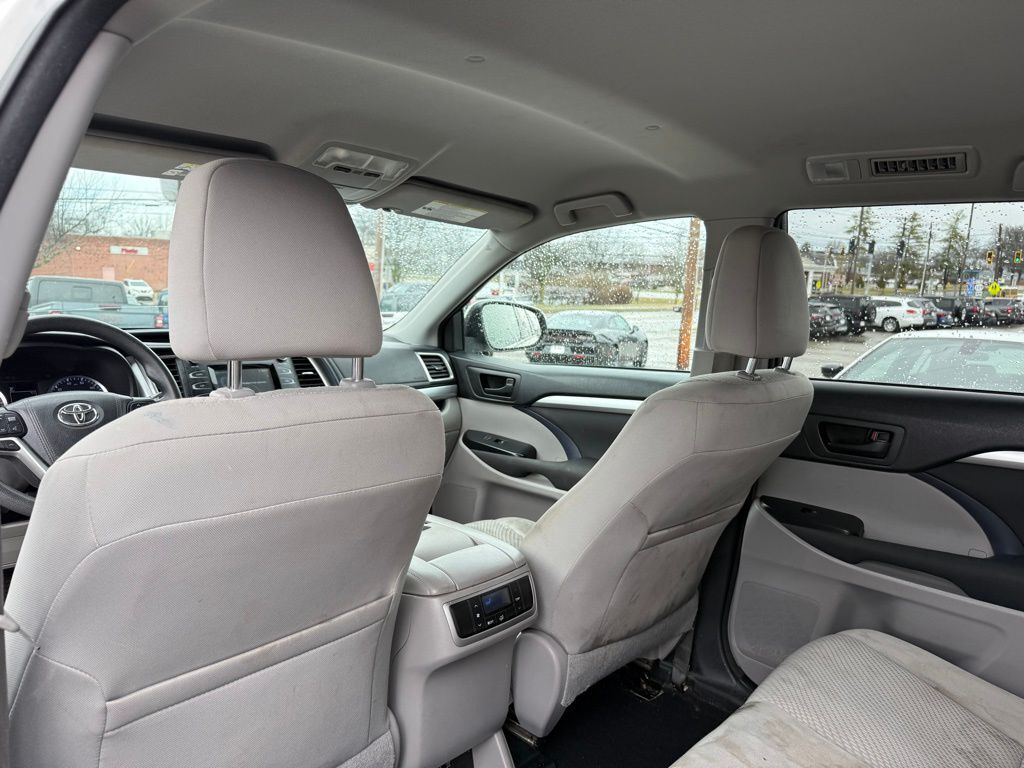 2017 Toyota Highlander LE Crestwood KY