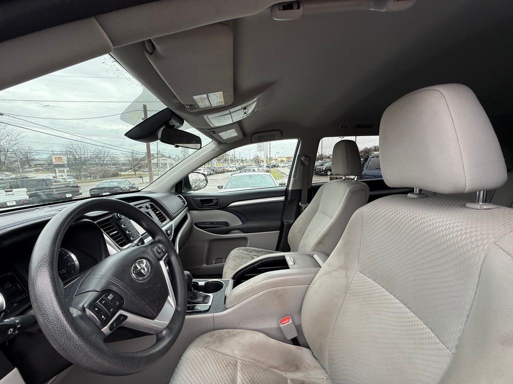 2017 Toyota Highlander LE Crestwood KY