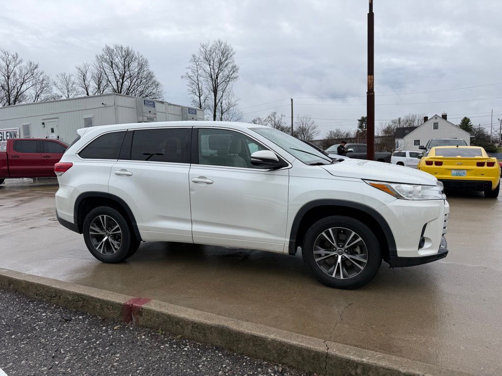 2017 Toyota Highlander LE Crestwood KY