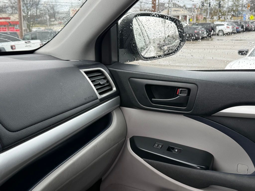 2017 Toyota Highlander LE Crestwood KY