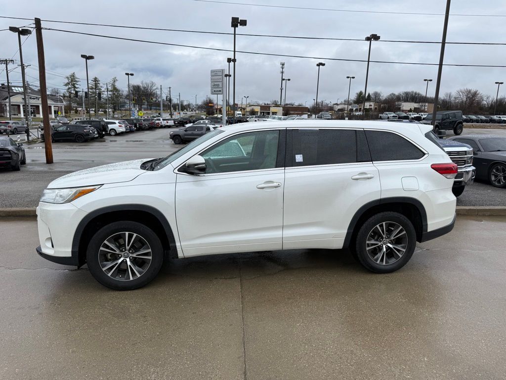2017 Toyota Highlander LE Crestwood KY