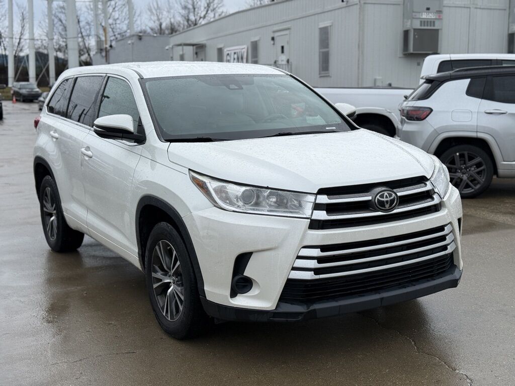 2017 Toyota Highlander LE Crestwood KY